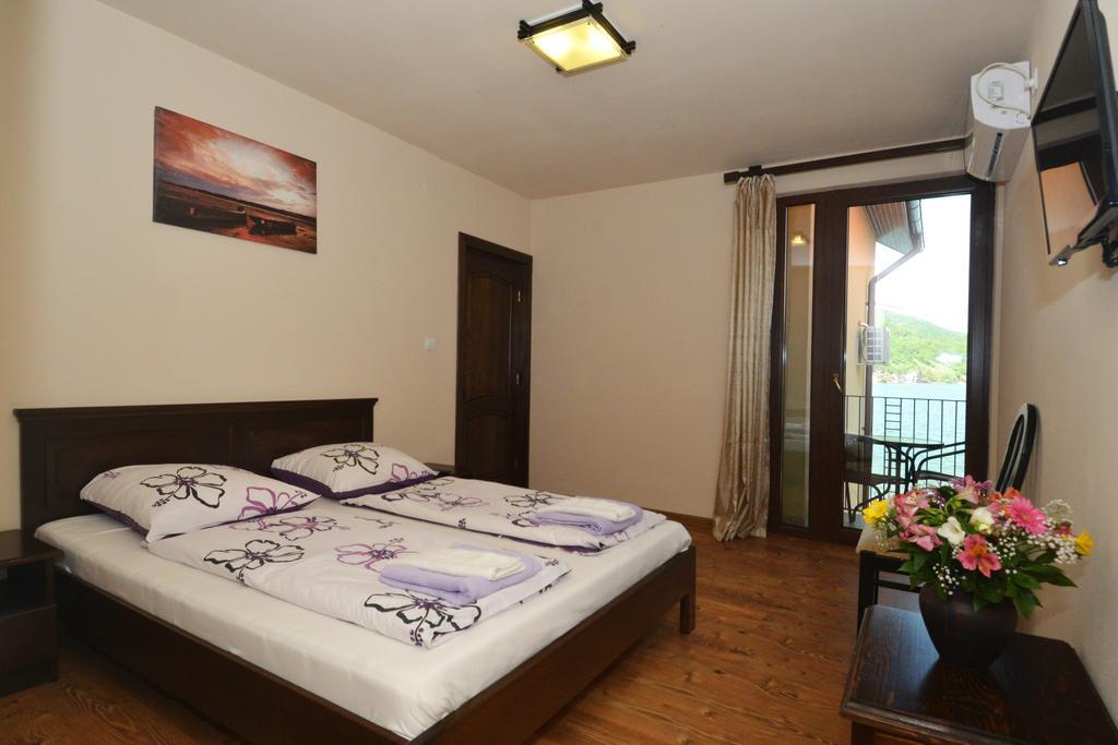 Vila Golful Dunarii Dubova Exterior foto